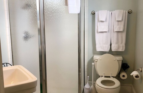 Lansing Bed & Breakfast | Rogues' Harbor Inn