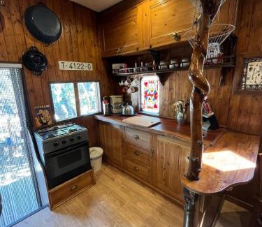 Tortosa Ski Chalet | rolling home