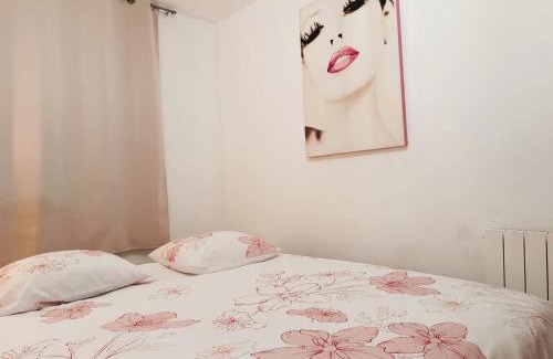 Petit-Palais-et-Cornemps Apartment | Romane et Rosé - Tarifs dégressifs