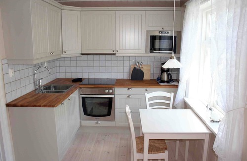 Ulvik House | Romantic and secluded resort right on the edge of the pristine Osafjorden.