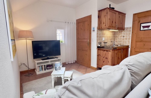 Altharlingersiel Apartment | Romantic apartment Melkkammer: 45sqm in the countryside, terrace & garden 2 persons