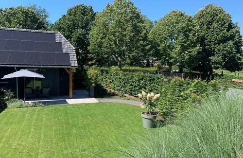 Wilbertoord Apartment | Romantic luxury apartment great garden with fire table 5 minutes to the forest.