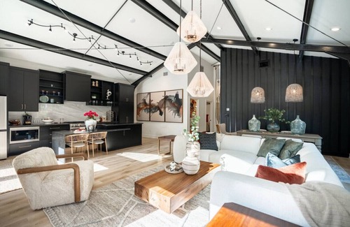 Smith County House | Romantic Luxury Villa with Private Pool, Hot Tub, Outdoor Kitchen & Fire Pits