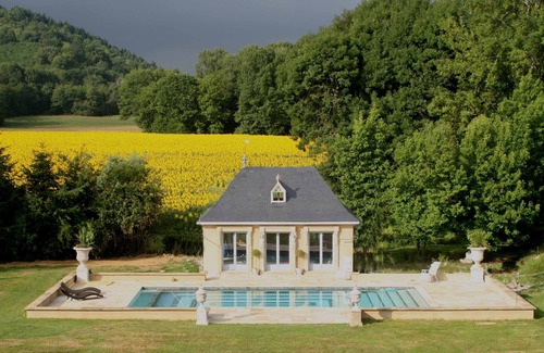 Vieuzos House | Romantic Private Chateau Apartment in Beautiful French Countryside