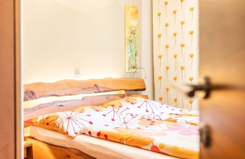 Fuschl am See Bed & Breakfast | Romantic room "Pear" with winter garden access - Haus Bergblick