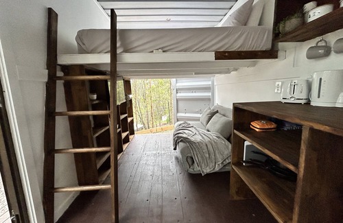 Wongawallan Cabin | Romantic Rustic shipping container with mountain views