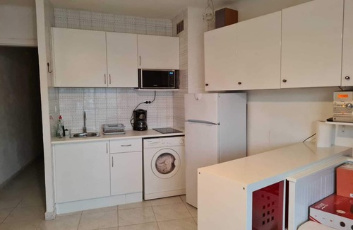 Santa Margarida Apartment | ROMANTIC STUDIO with large terrace in front of swimming pool and canal, bicycle parking