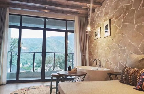Deqing County House | Romantic villa in Moganshan, China