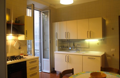 Gianicolense Apartment | Rome: 'Villa Liberty' - central with garden - between Trastevere and the Vatican