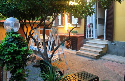 Gianicolense Apartment | Rome: 'Villa Liberty' - central with garden - between Trastevere and the Vatican