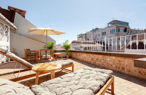 Cihangir Apartment | Roof top, close to Taksim, with private terrace