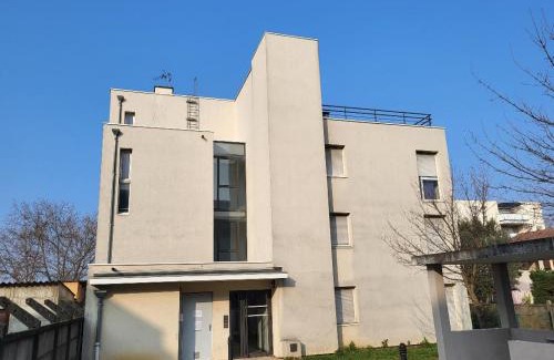 Parilly Apartment | ROOFTOP 3 CHAMBRES, TERRASSE, GARAGE