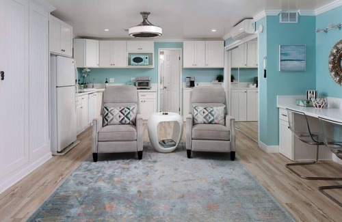 Bay Park Apartment | Rooftop Deck with Ocean Views in Mission Bay