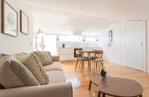 Principe Real Apartment | Rooftop Flat With Terrace & Amazing Sunset Views!