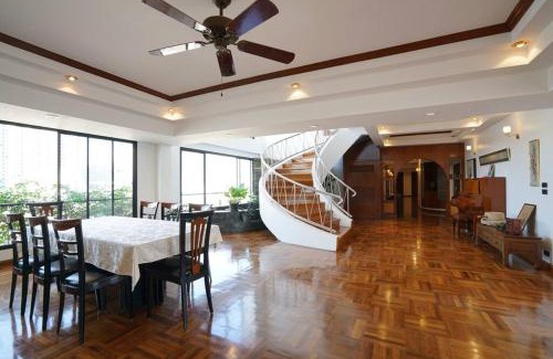 Khlong Ton Sai House | Rooftop Paradise & Koi Pond-6BR Hideaway@Icon Siam