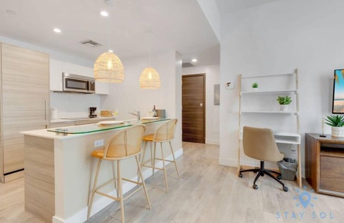 Hollywood Apartment | Rooftop Pool+ Gym – Hollywood Beach Broad–walk