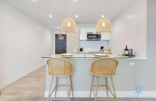 Hollywood Apartment | Rooftop Pool+ Gym – Hollywood Beach Broad–walk