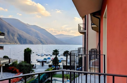 Porlezza Apartment | Room '1' with Lake View, Wi-Fi and Air Conditioning