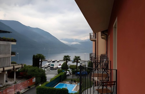 Porlezza Apartment | Room '1' with Lake View, Wi-Fi and Air Conditioning