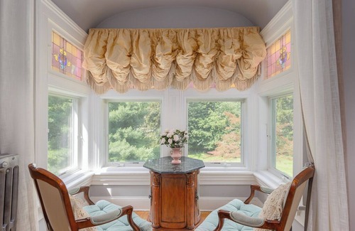 Warwick House | Room 2 at The Warwick Inn – Cozy Elegance in the Heart of Town