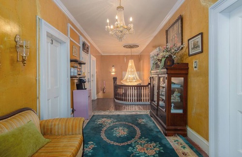 Warwick House | Room 2 at The Warwick Inn – Cozy Elegance in the Heart of Town