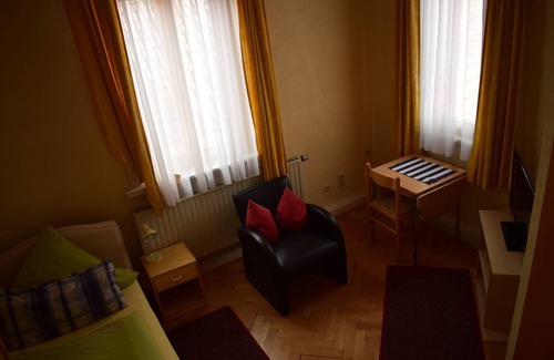 Munderkingen Apartment | Room 24 with toilet and shower