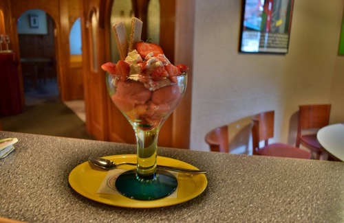 Munderkingen Apartment | Room 24 with toilet and shower