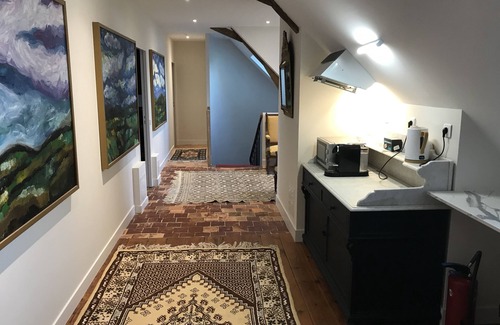 Jarze Bed & Breakfast | Room 5 king size bed with en suite