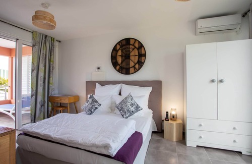 Saint-Francois Hotel | Room 5 "Le Palmier Éventail"