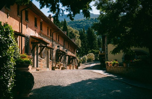 San Donato in Fronzano Apartment | Room '74 H Fattoria Degli Usignoli' with Shared Pool, Wi-Fi and Air Conditioning
