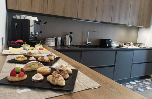 Marsala Apartment | Room ' Casa Umeli Biancolilla' with Shared Terrace, Wi-Fi and Air Conditioning