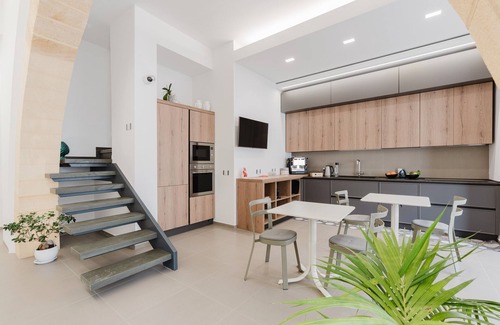 Marsala Apartment | Room 'Casa Umeli Giarraffa' with Shared Terrace, Wi-Fi and Air Conditioning