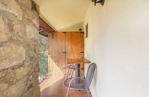 Gavet de la Conca Apartment | Room 'Double 2' Casa Roca-Sant Martí de Barcedana with Wi-Fi and Air Conditioning.