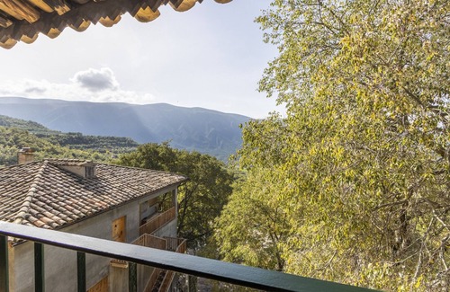 Gavet de la Conca Apartment | Room 'Double 2' Casa Roca-Sant Martí de Barcedana with Wi-Fi and Air Conditioning.