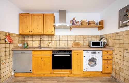 Schwangau Apartment | Room 'Eins' with Shared Terrace, Shared Garden and Wi-Fi