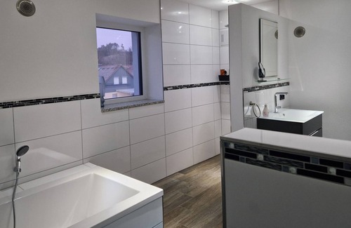 Maxhutte-Haidhof House | Room for two in shared apartment