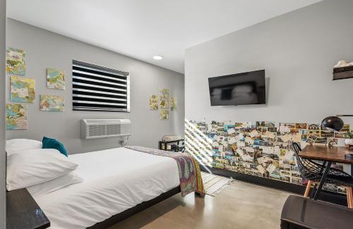 Pacific Hotel | Room For Two With Pool And Kitchen Access