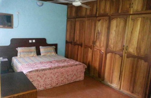 Asaba House | Room-garentiti Apartment - Silver Room i