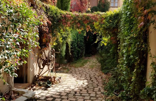 Villarrubia de Santiago Apartment | Room 'Habitación 6' with Private Garden, Wi-Fi and Air Conditioning