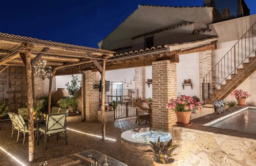 Noves Apartment | Room 'Habitación Constanza' with Shared Pool, Shared Terrace and Wi-Fi