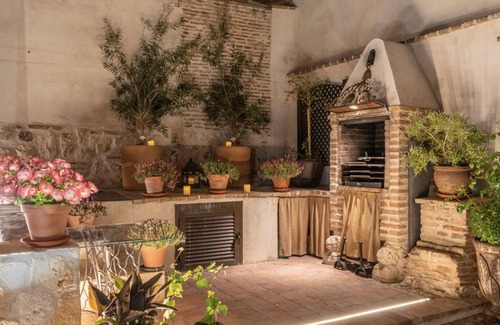 Noves Apartment | Room 'Habitación Constanza' with Shared Pool, Shared Terrace and Wi-Fi