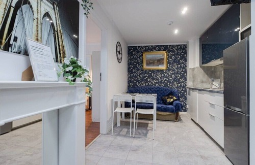 Mirow Bed & Breakfast | Room in apartment in Center of Warsaw Fast WIFI