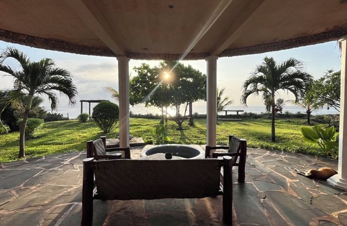 Shimoni Villa | Room in Guest Room - Dolphin Suite 40 m2 in Villa 560 m2, Indian Ocean View