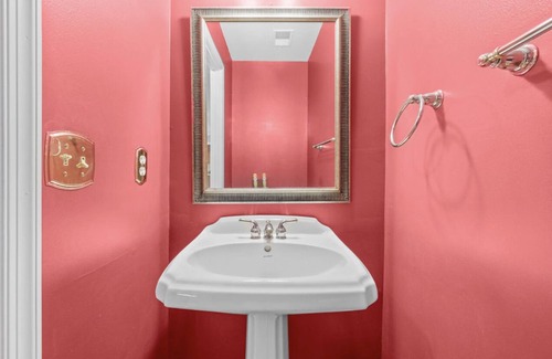 Wheaton House | Room in home hosted by Samri