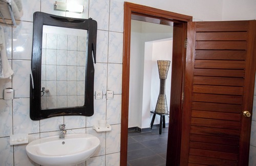 Buhongo House | Room in Lodge - Rushel Kivu Resort Kayove