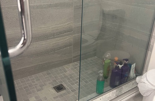 Markham House | Room in Markham