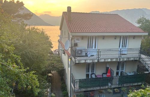 Dobrota Apartment | ROOM Jovan,on the sea with free we-fi