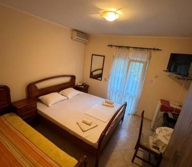 Dobrota Apartment | ROOM Jovan,on the sea with free we-fi