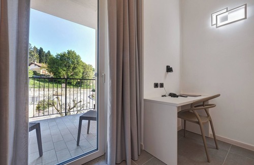 San Zeno di Montagna Apartment | Room 'Laguna Superior Panorama' with Shared Terrace, Wi-Fi and Air Conditioning