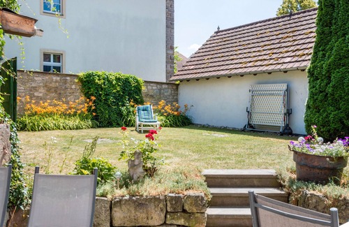 Iphofen Apartment | Room 'Lutz - Zimmer 1' with Shared Terrace, Shared Garden and Wi-Fi